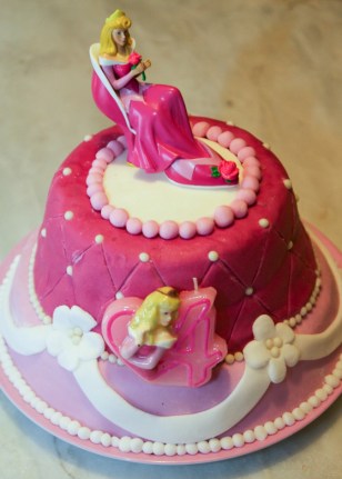 Le gâteau d'anniversaire princesse Aurore 