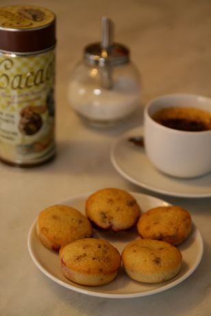 Mini-financiers aux framboises et éclats de pistaches torréfiées