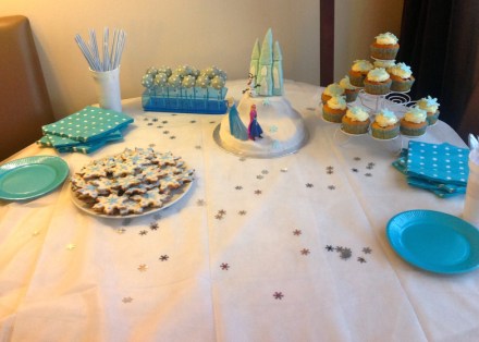 LDdA_Anniversaire_Frozen-reine-des-neiges-Disney-sweat-table