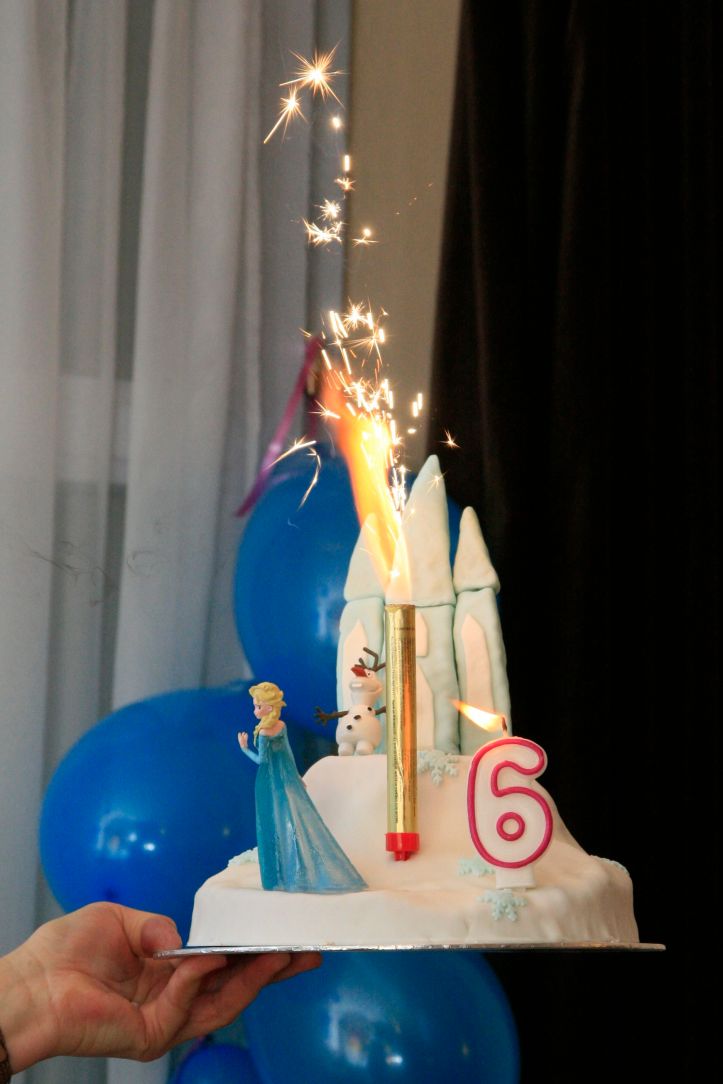 LDdA_TUTO_Anniversaire_Gateau_Frozen-reine-des-neiges-Disney-00