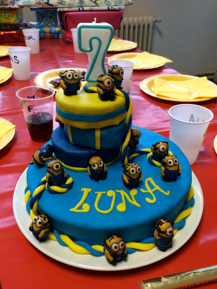 Anniversaire-Minions-gateau