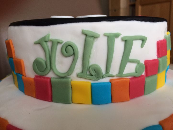LDdA_Tutoriel_Gateau_anniversaire_annees_80_Julie