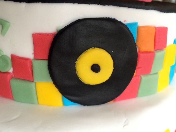 LDdA_Tutoriel_Gateau_anniversaire_annees_80_Mini_vinyle