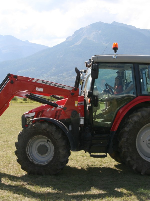 LDdA_Festival_PotesdeMarmots_J3_tracteur_Ferme_des_4_vents