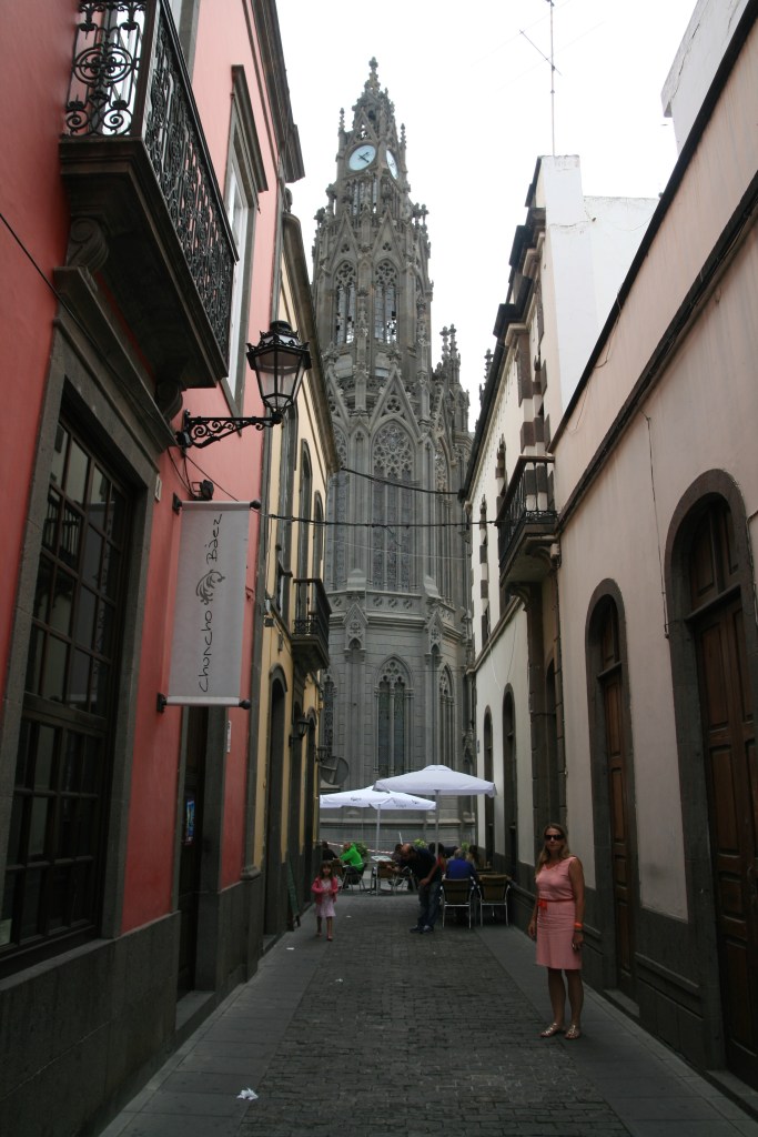 ldda_canaries_nord_arucas_cathedrale_rue