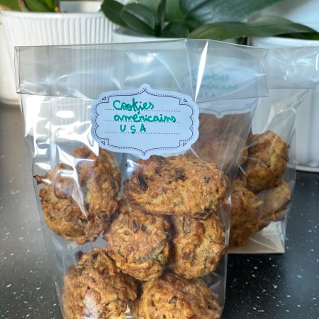 Paquet de cookies américains aux pistaches et pignons