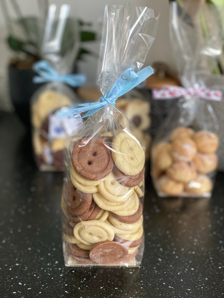Les délices d'Anaïs - Biscuits sablés boutons à la vanille et au chocolat